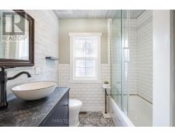 Living room - 1074 Lafontaine Road, Penetanguishene, ON L9M1P9 Photo 4