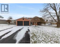 Dining room - 1 Forrestwood Crescent, East Gwillimbury, ON L9N1C6 Photo 2