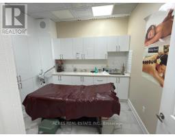 10 860 North Park Drive, Brampton, ON L6S4N5 Photo 2