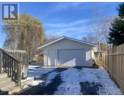Dining room - 246 Lake St, Sault Ste Marie, ON P6A4B1 Photo 2