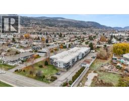 Sunroom - 262 Kinney Avenue Unit 311, Penticton, BC V2A6R6 Photo 3