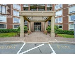 201 40 Regency Park Drive, Image 2