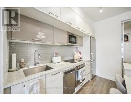 Living room - 820 4800 Highway 7, Vaughan, ON L4L1H8 Photo 3