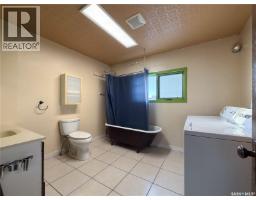 Laundry room - 301 Front Street, Eastend, SK S0N0T0 Photo 5