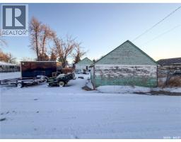 Kitchen - 301 Front Street, Eastend, SK S0N0T0 Photo 2