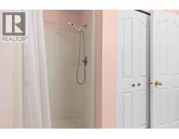 Full bathroom - 205 Gerstmar Road Unit 8, Kelowna, BC V1X4A6 Photo 3