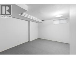 Bedroom - 205 Gerstmar Road Unit 8, Kelowna, BC V1X4A6 Photo 2