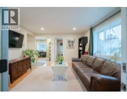 Kitchen - 547 Seventh St, Nanaimo, BC V9R1E9 Photo 4