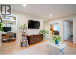 Living room - 547 Seventh St, Nanaimo, BC V9R1E9 Photo 5