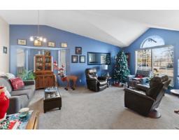 Family room - 26 Elbow Dr, Devon, AB T9G1M5 Photo 3