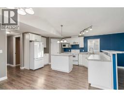 Primary Bedroom - 552 Mckinlay Crescent, Fort Mcmurray, AB T9K2R6 Photo 5