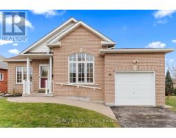 Living room - 79 South Garden Court, Scugog, ON L9L1S3 Photo 2