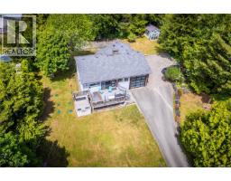 Kitchen - 246 Lee St, Ucluelet, BC V0R3A0 Photo 2