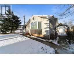 Living room - 4913 47 Avenue, Forestburg, AB T0B1N0 Photo 2