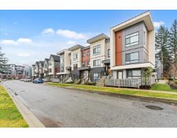 Living room - 14 45500 Campus Drive Garrison Crossing, Chilliwack, BC V2R6E9 Photo 2