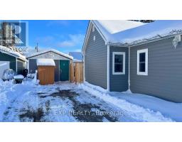 Kitchen - 17 Third Avenue, Wawa, ON P0S1K0 Photo 3