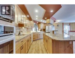 Kitchen - 33542 Range Road 50, Rural Mountain View County, AB T0M1X0 Photo 3