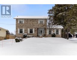 Living room - 1391 Great Northern Rd, Sault Ste Marie, ON P6B0C1 Photo 2