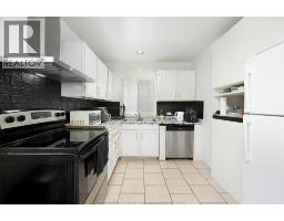 4pc Bathroom - 556 Clover, Windsor, ON N8P1C6 Photo 4