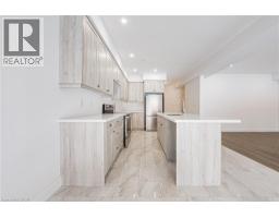 Full bathroom - 4 Broddy Avenue, Brantford, ON N3T0V2 Photo 2