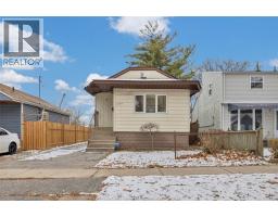 Enclosed porch - 1644 Ford Boulevard, Windsor, ON N8T2E1 Photo 2