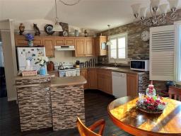 Bedroom - 201 Glendale Bay, Brandon, MB R7C1E2 Photo 3