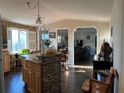 Bedroom - 201 Glendale Bay, Brandon, MB R7C1E2 Photo 4