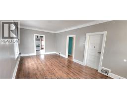 Bath (# pieces 1-6) - 441 Ellis Street West, Windsor, ON N8X1B1 Photo 5