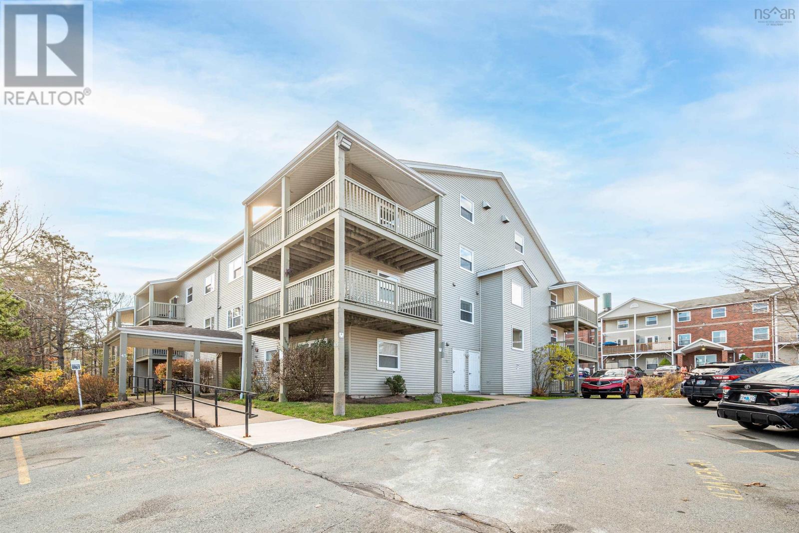 301 45 Chelton Woods Lane