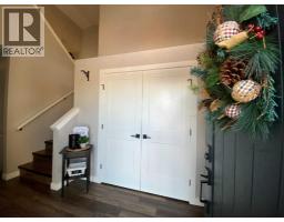 Living room - 4237 60 Avenue, Taber, AB T1G0G2 Photo 3