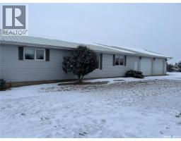 Living room - Delta Rho Acreage, Wood River Rm No 74, SK S0H2K0 Photo 3