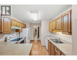 Kitchen - 262 Kinney Avenue Unit 102, Penticton, BC V2A3N9 Photo 2