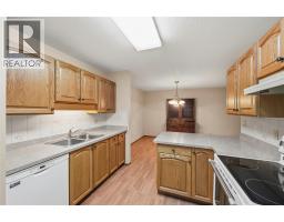 Primary Bedroom - 262 Kinney Avenue Unit 102, Penticton, BC V2A3N9 Photo 4