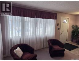 Living room - 1925 Athol Street, Regina, SK S4T3E4 Photo 3