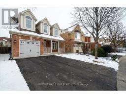 Family room - 41 Ross Patrick Crescent, Newmarket, ON L3X3G9 Photo 3