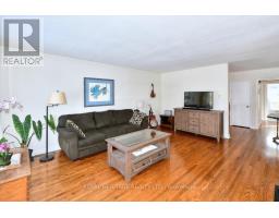 Foyer - 273 Maxwell Avenue W, Peterborough, ON K9J1B4 Photo 4