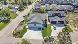 Living room - 804 Mclean Avenue, Selkirk, MB R1A4N7 Photo 2