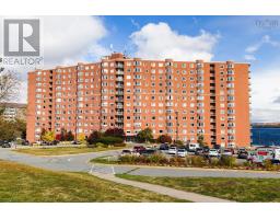 216 45 Vimy Avenue, Image 3