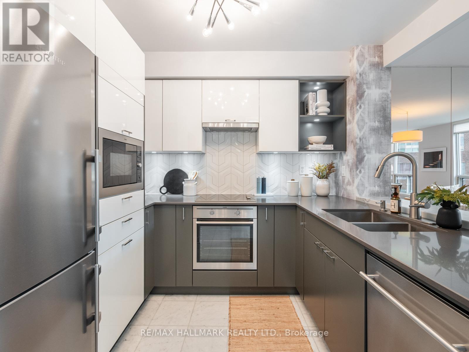 809 942 Yonge Street