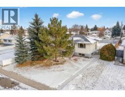 Living room - 1125 8th Avenue Nw, Moose Jaw, SK S6H4G4 Photo 2