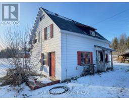 Living room - 243 Hwy 28 Highway, Addington Highlands, ON K0H1L0 Photo 2