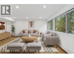 879 Westview Crescent, North Vancouver, BC V7N2L5 Photo 3