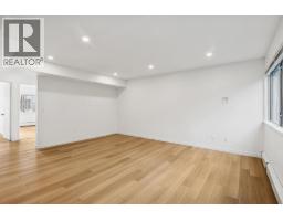 879 Westview Crescent, North Vancouver, BC V7N2L5 Photo 2