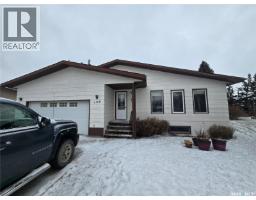 Living room - 106 Alexander Bay, Kipling, SK S0G2S0 Photo 2