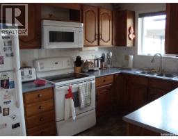 Living room - 111 2nd Street E, Kyle, SK S0L1T0 Photo 2