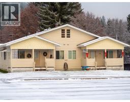 Primary Bedroom - 416 Sayward Avenue, Salmo, BC V0G1Z0 Photo 2