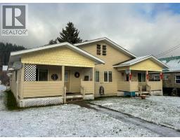 Primary Bedroom - 416 Sayward Avenue, Salmo, BC V0G1Z0 Photo 4