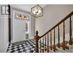 Foyer - 212 Barnardo Avenue, Peterborough, ON K9H5V7 Photo 4