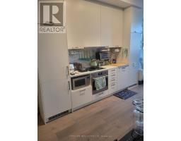 511 38 Honeycrisp Crescent, Vaughan, ON L4K0M8 Photo 5