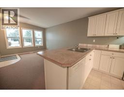 Den - 4866 Emerald Avenue, Canal Flats, BC V0B1B0 Photo 4